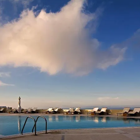 The Majestic 5* Fira (Santorini)