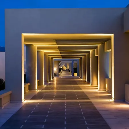 The Majestic 5* Fira (Santorini)